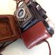 Appareil photo argentique Ultra Fex avec étui en cuir années 60