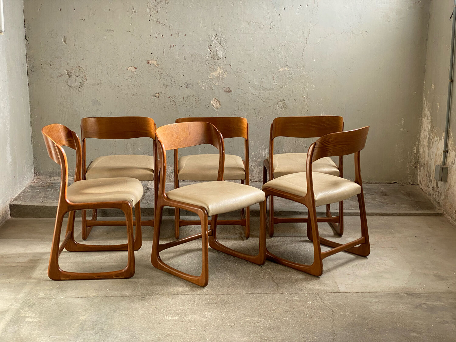 6 Baumann chairs foot sled