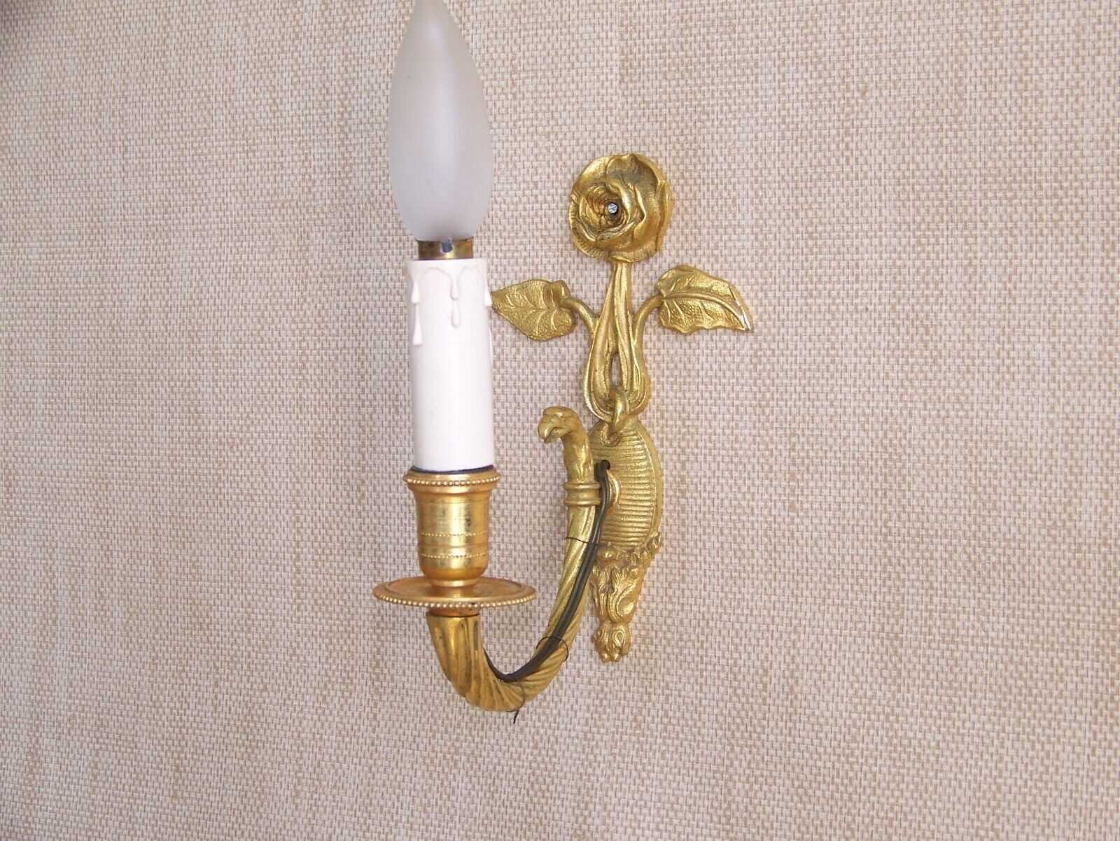 Simple wall sconce in classic Empire style made of vintage French cast brass 4316.