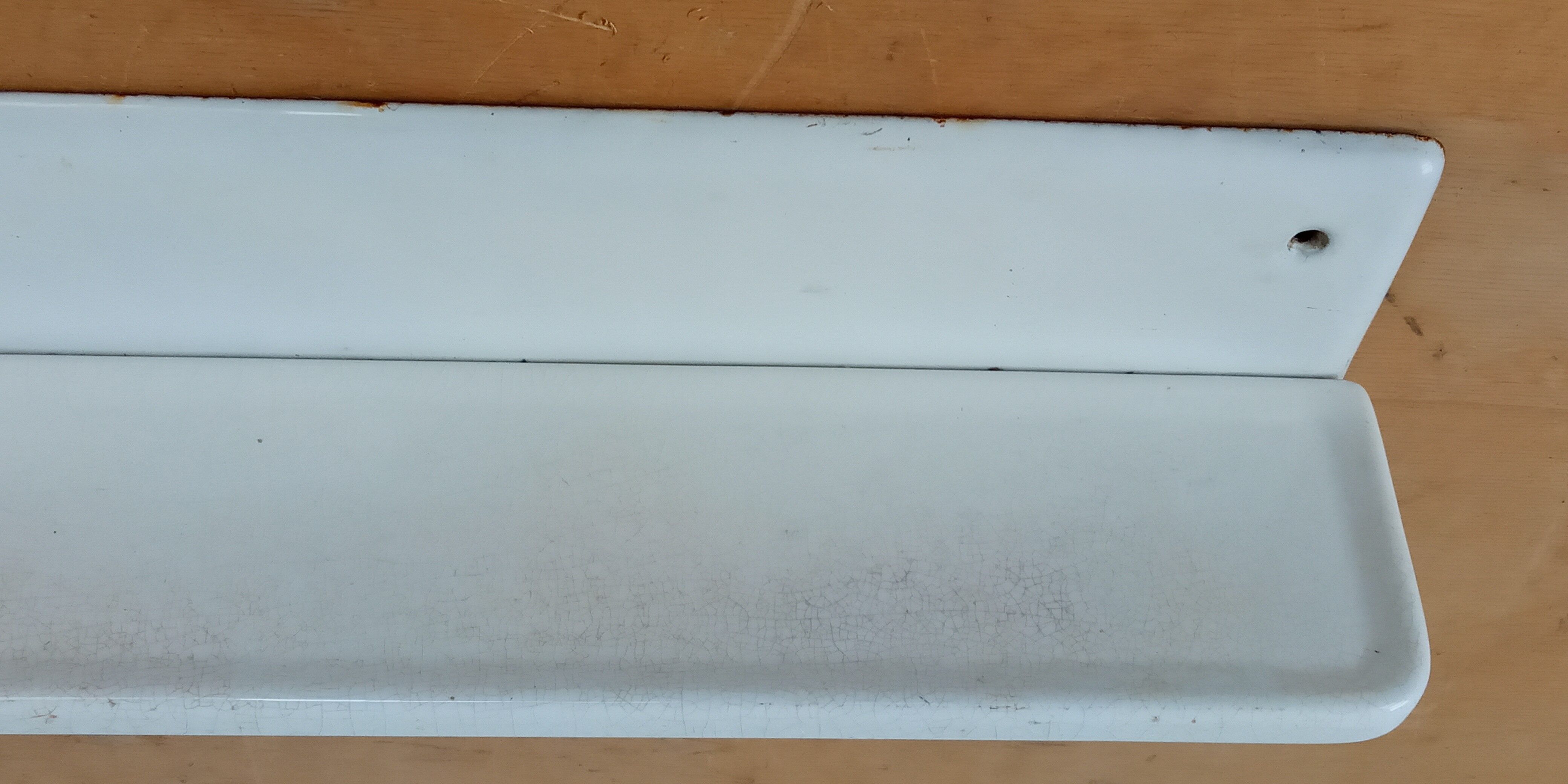 Earthenware shelf and enamelled cast iron