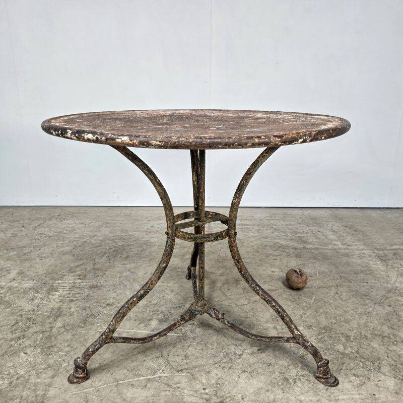 Beautiful 19th-century iron table in the Arras model.