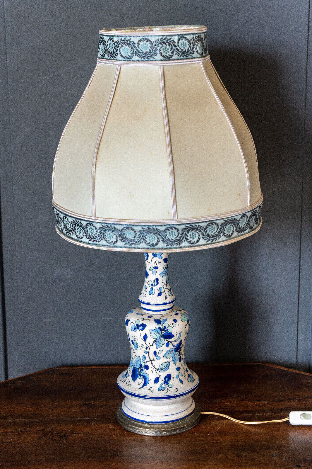 Blue and white ceramic lamp Floral decoration XXth Velvet lampshade