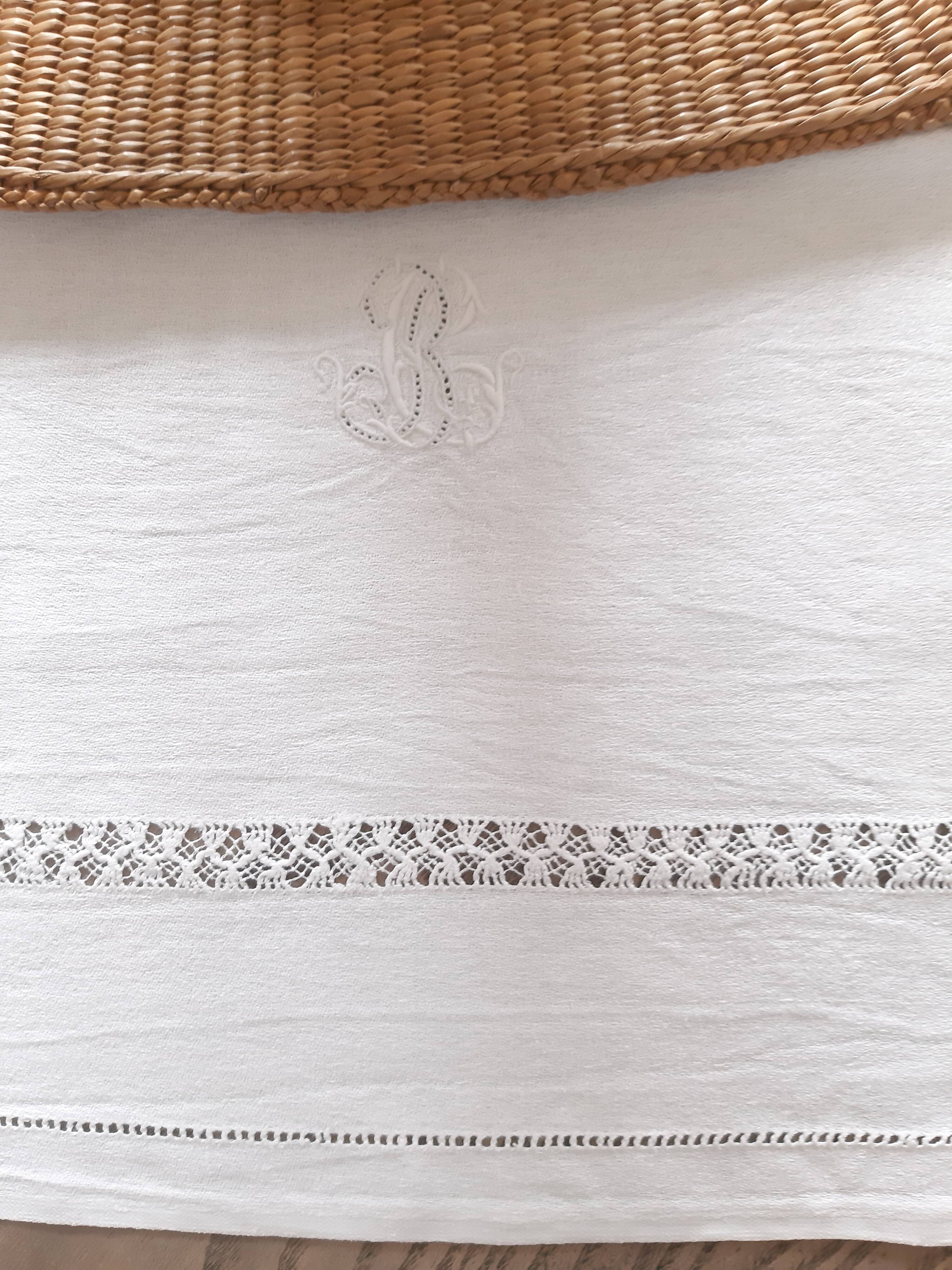 Embroidered tablecloth BC