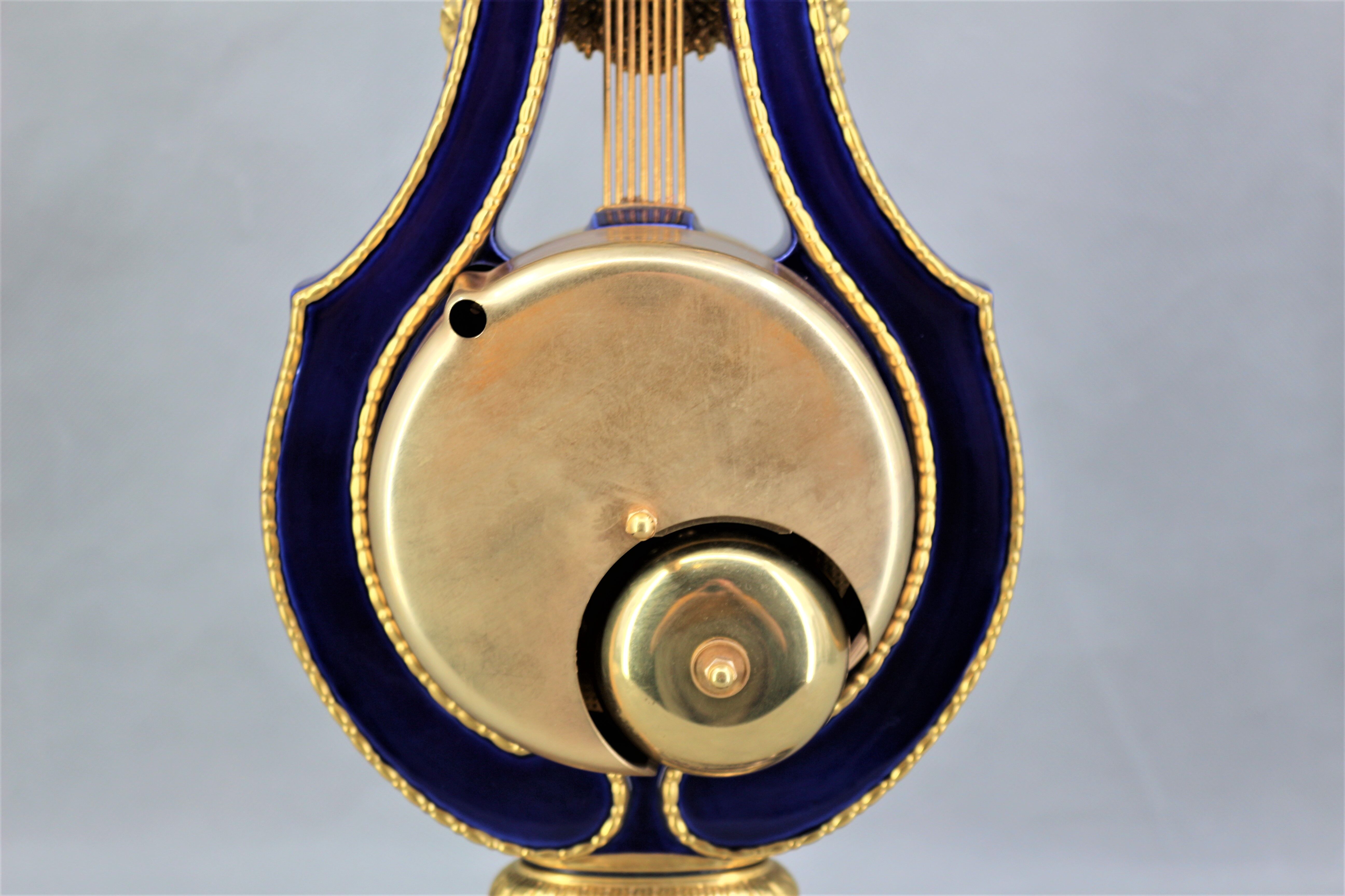 Pendule marie antoinette lyre bleue cobalt et or 24 carats