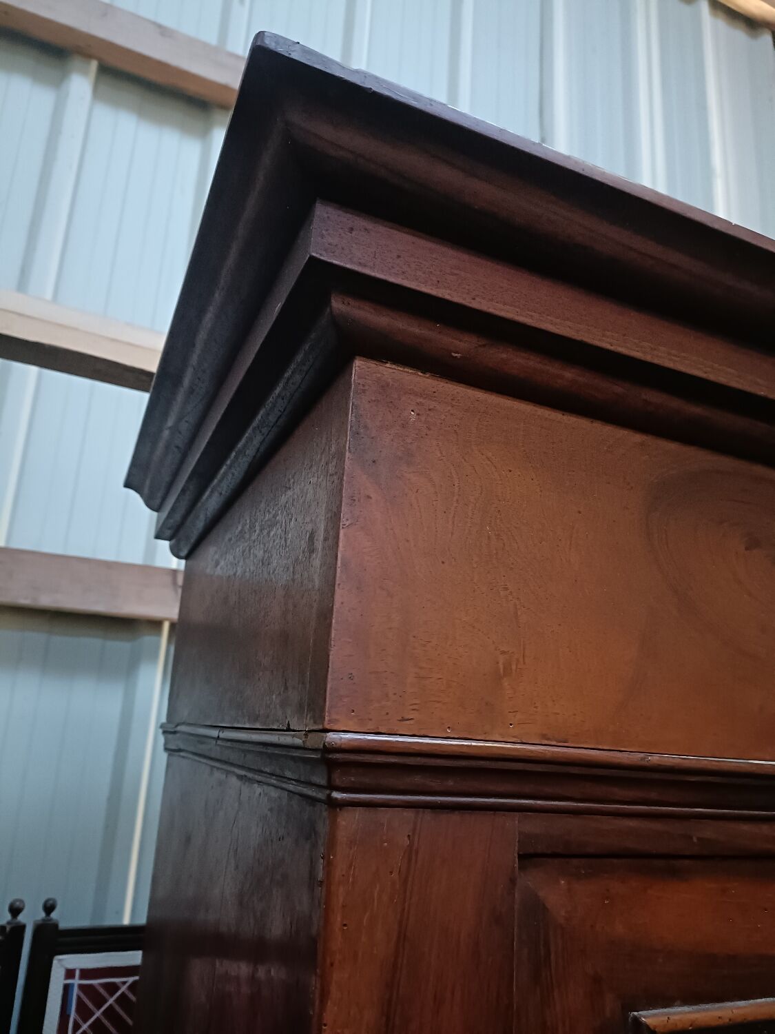 Cabinet bonnetière in solid oak and partial veneer