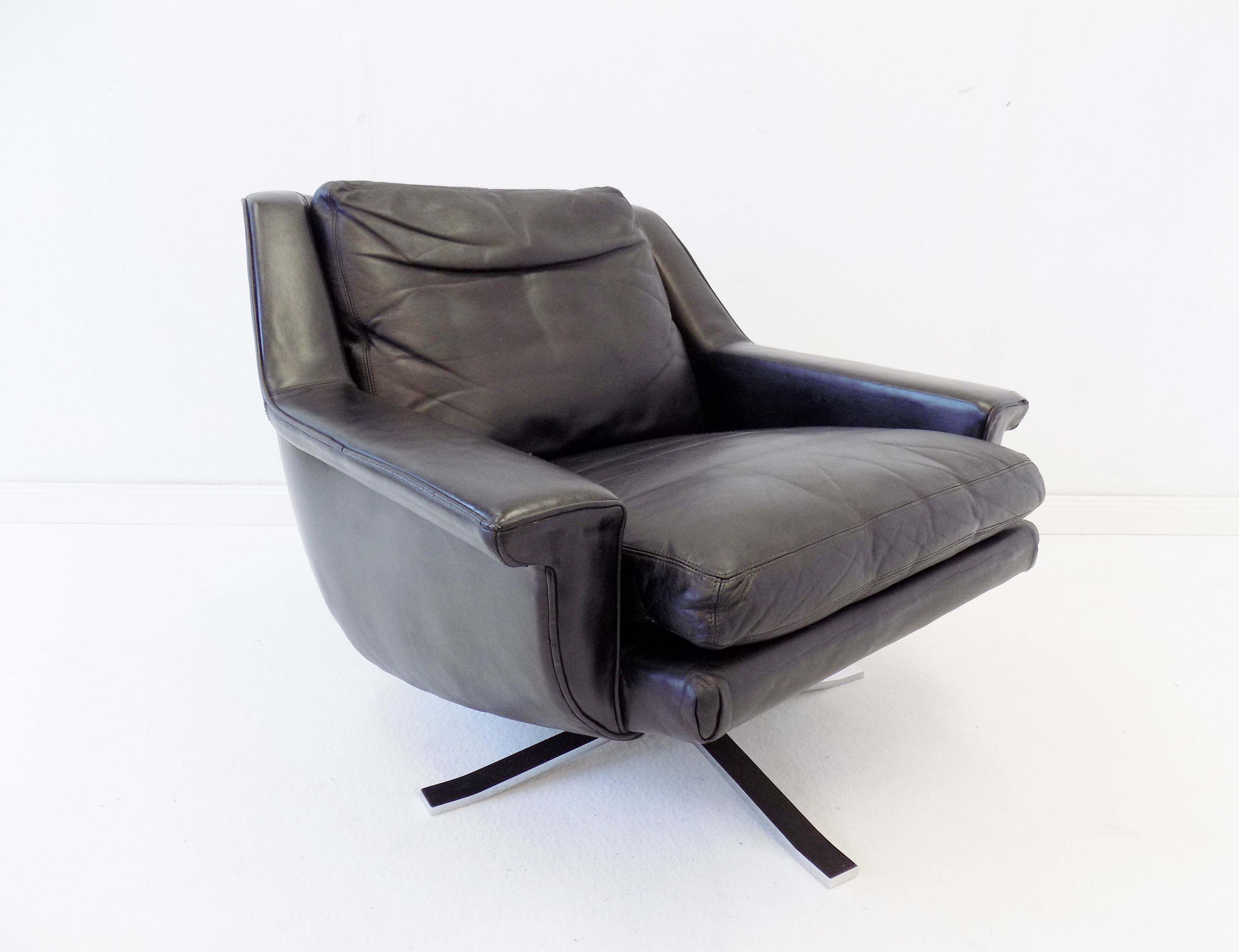 ESA model 802 pair of black leather lounge chairs by Werner Langenfeld
