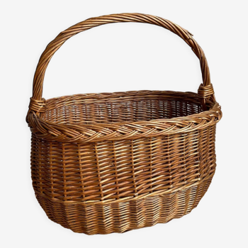 Wicker basket pretty edges