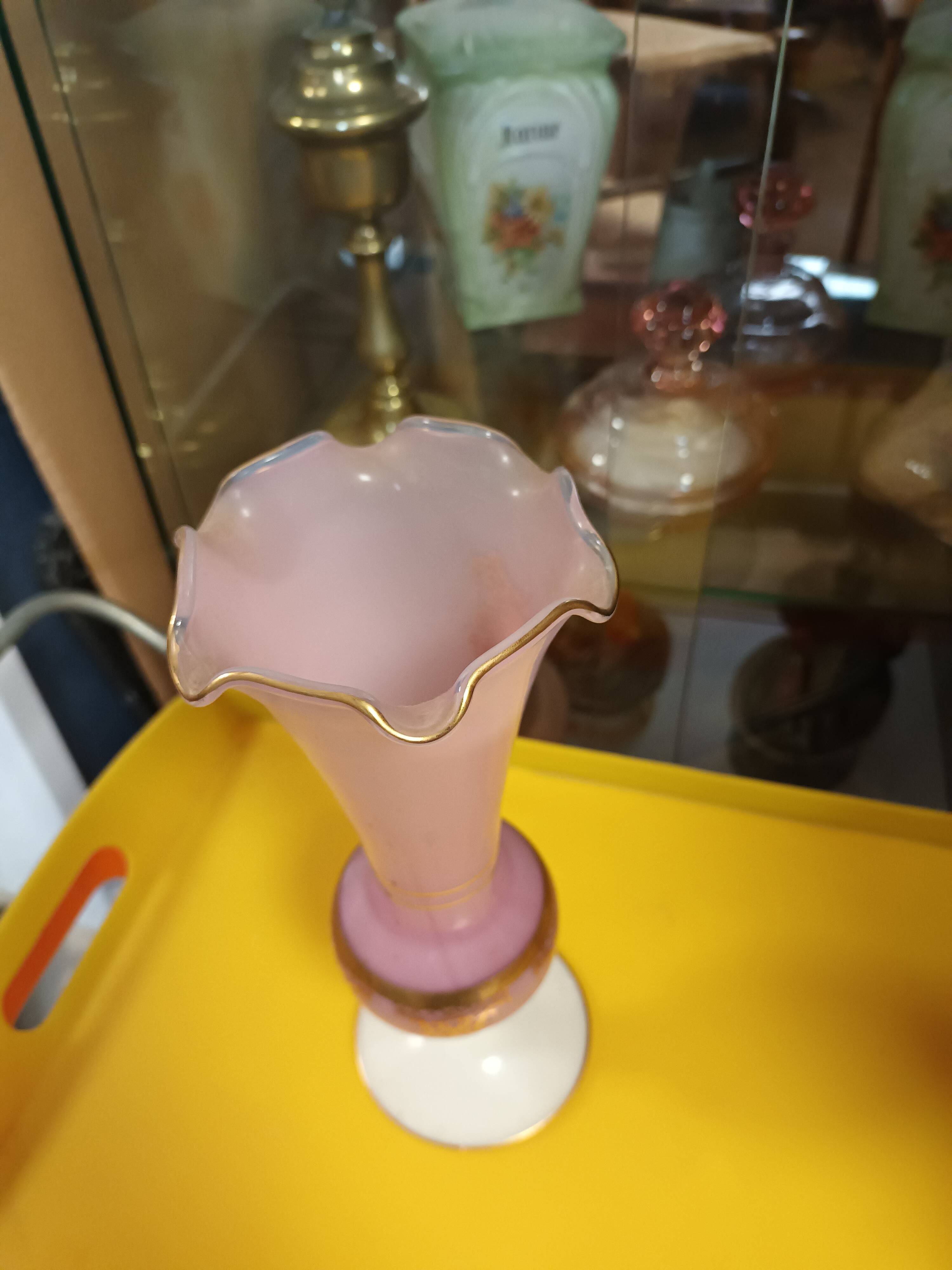 Opaline vase pink and white marquise