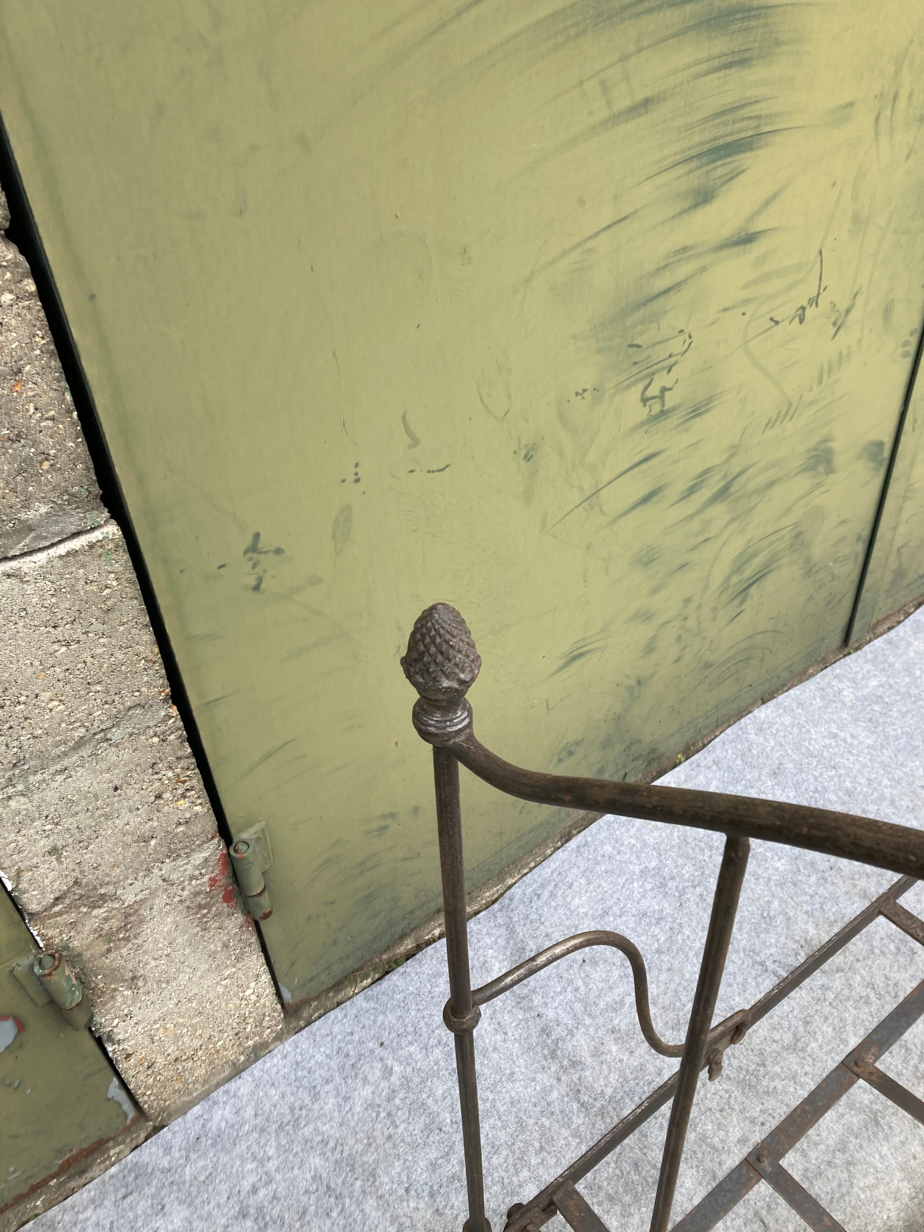 Lit pliant en fer forgé 19ème siècle