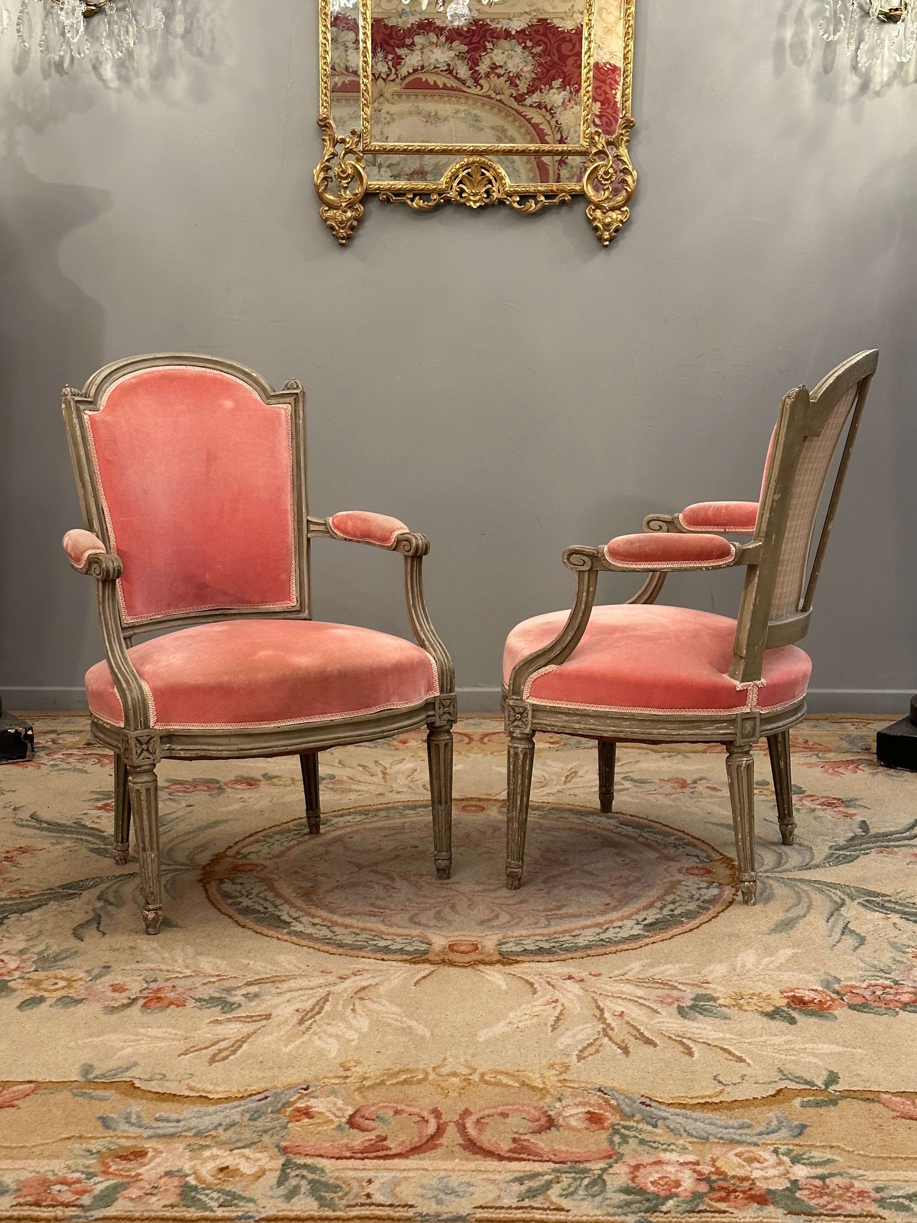 Paire de fauteuils cabriolets d'époque Louis XVI vers 1770