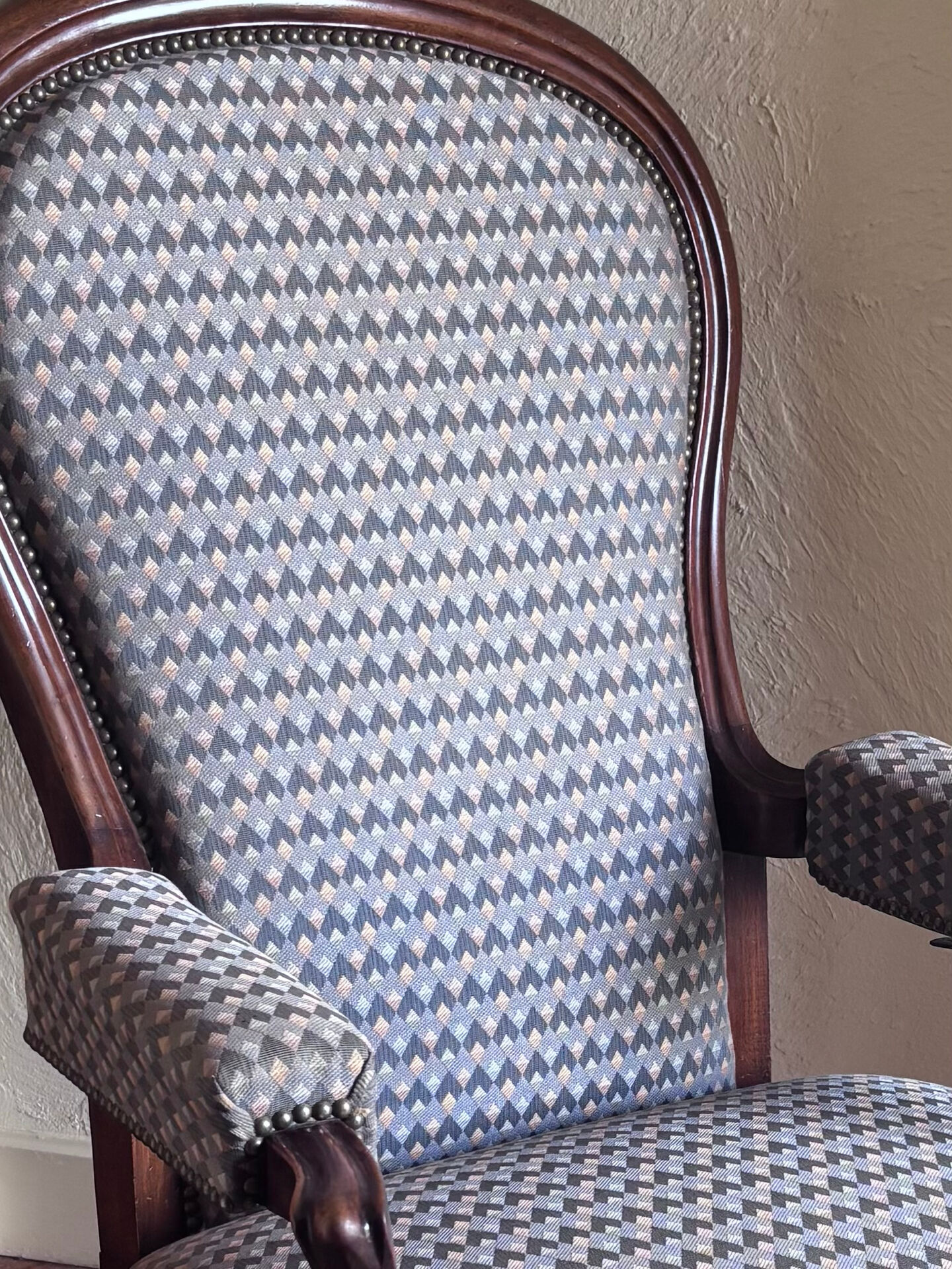 Ensemble fauteuil Voltaire à système inclinable et son repose-pied
