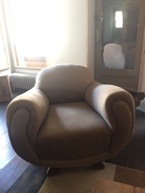 Pair of club armchairs made of flemish fabric