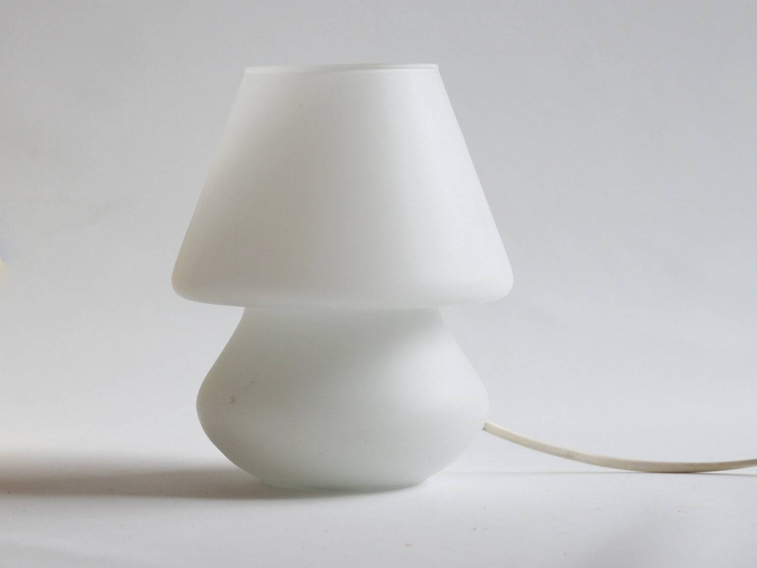 White mushroom lamp