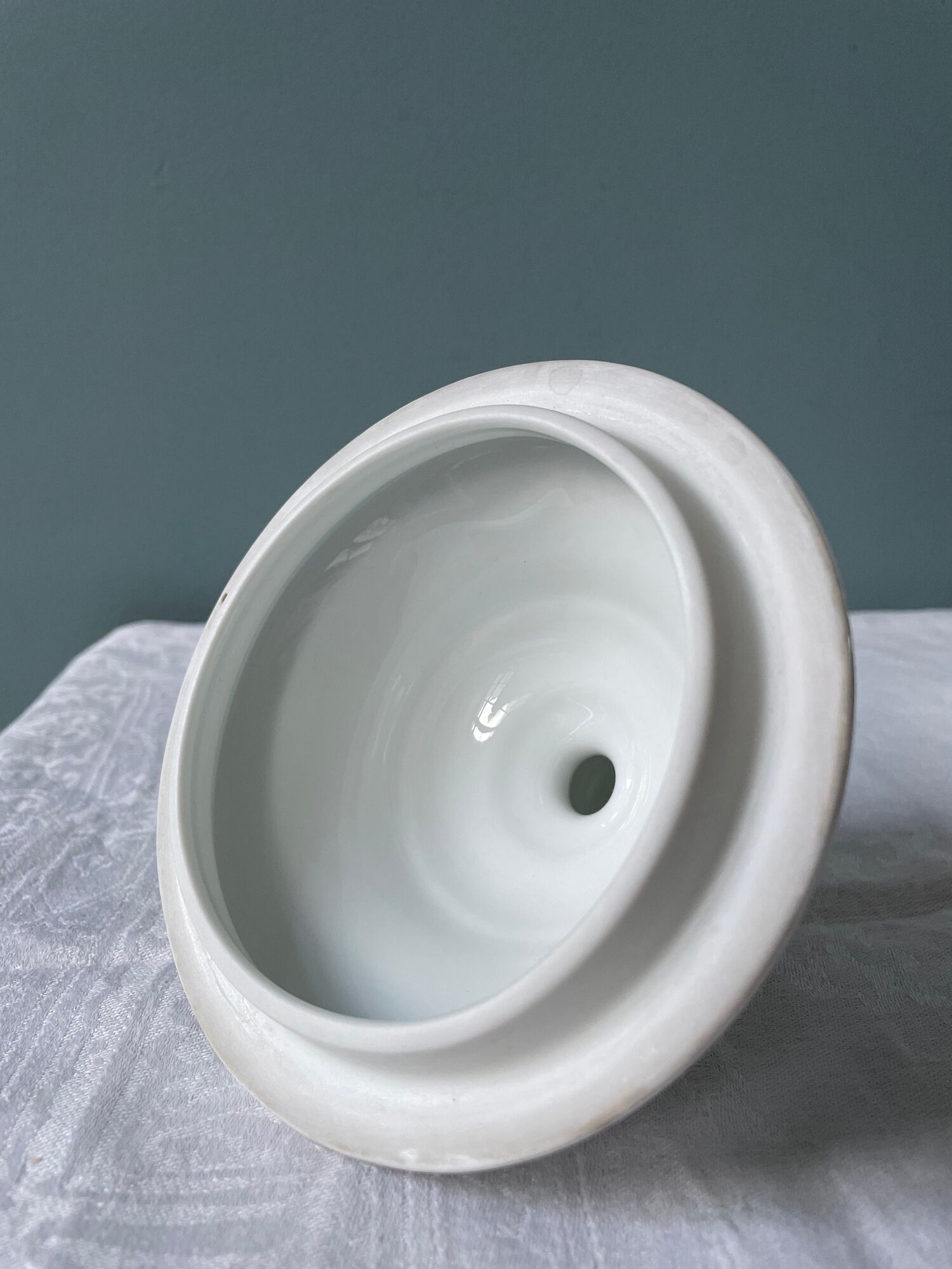 Medicine jar "Pervinca" in Limoges porcelain France