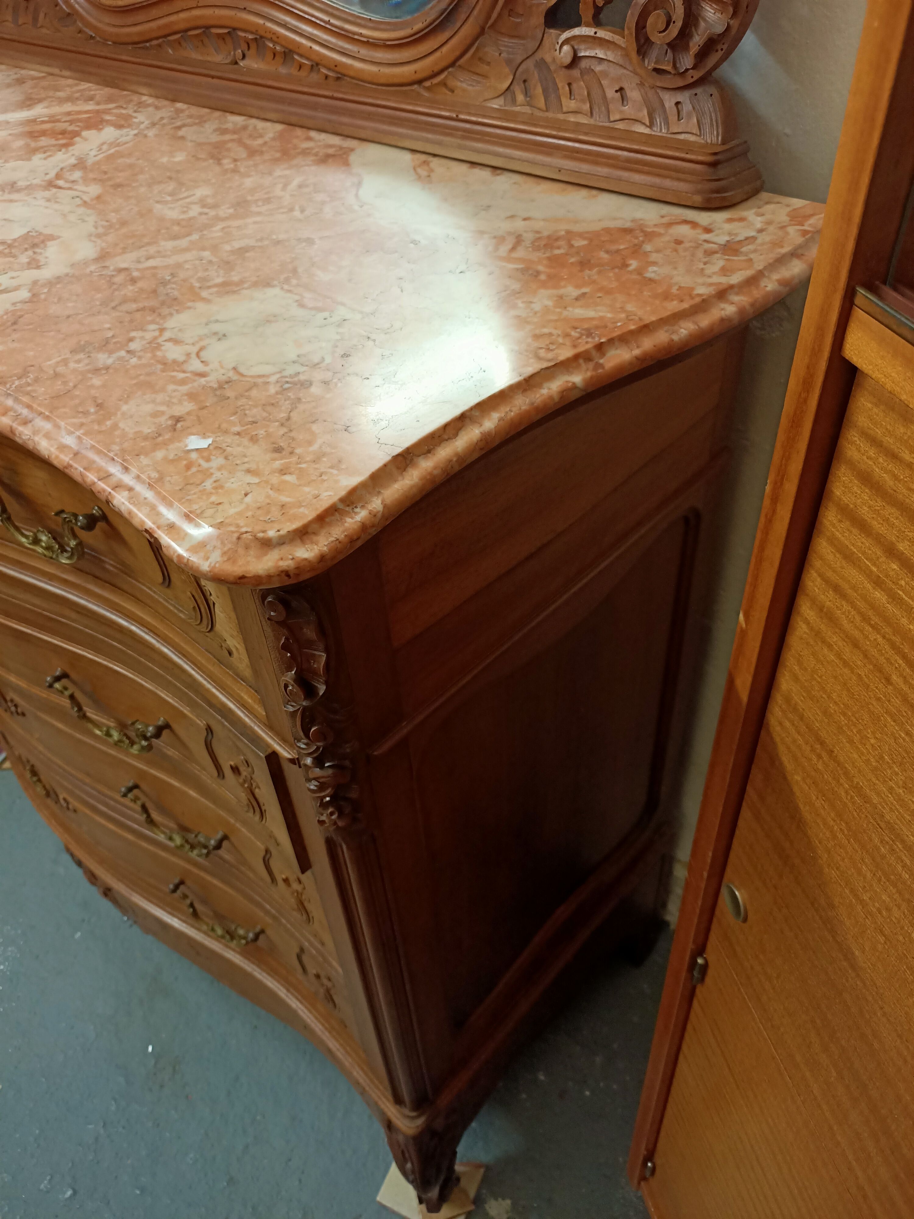 Chest of drawers with mirror