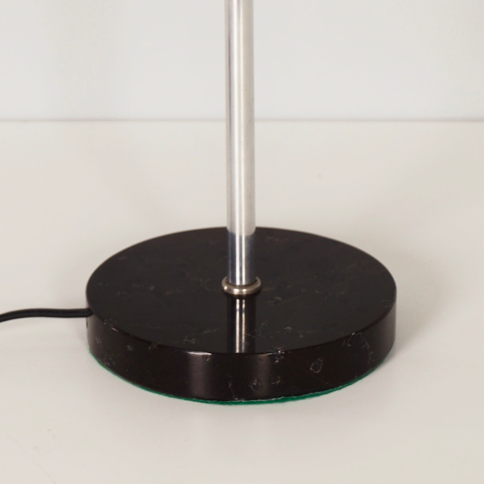 Vintage 60s table lamp with raffia shade and black marble base