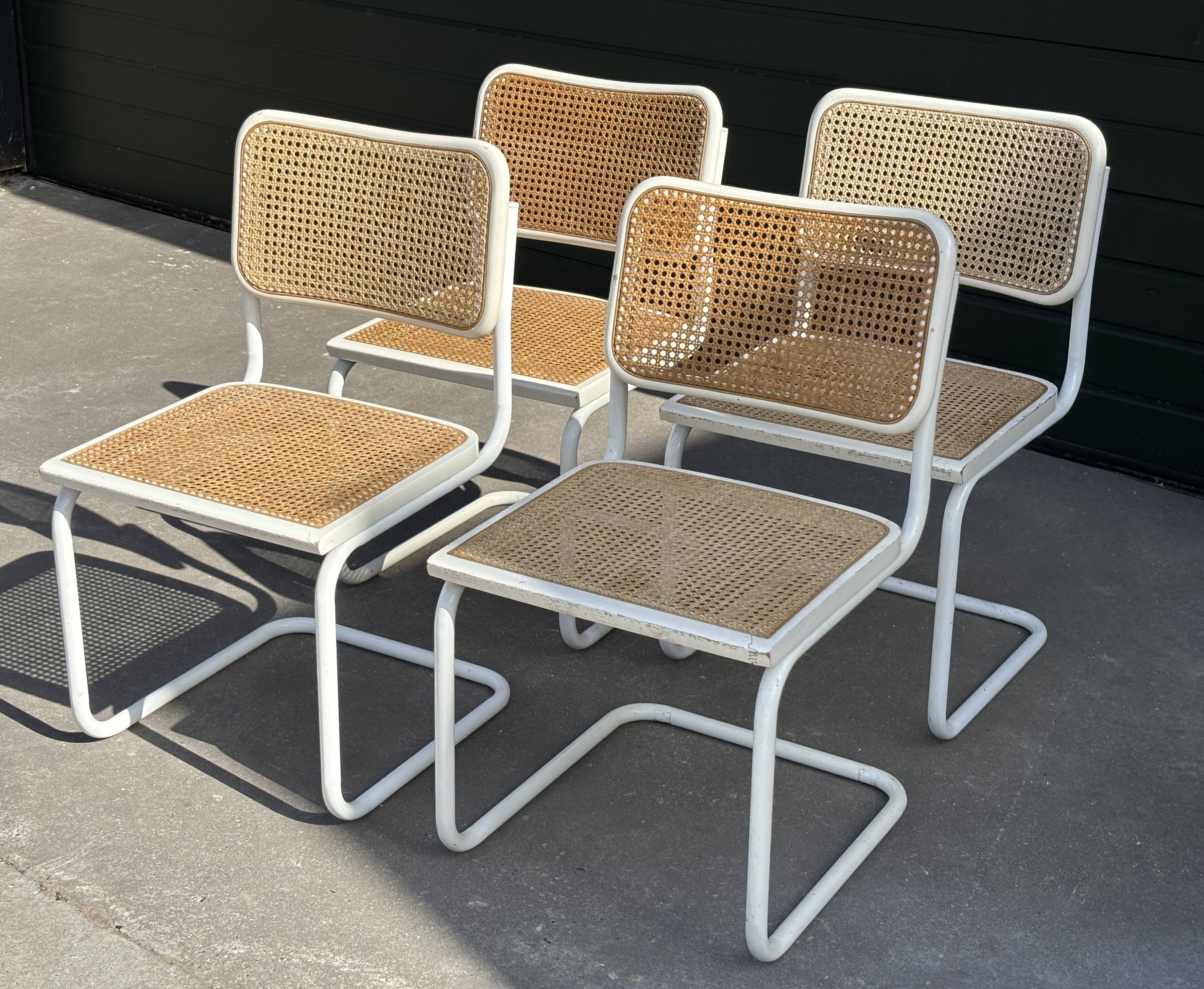 Set of 4 Cesca b32 model chairs in white dining chair