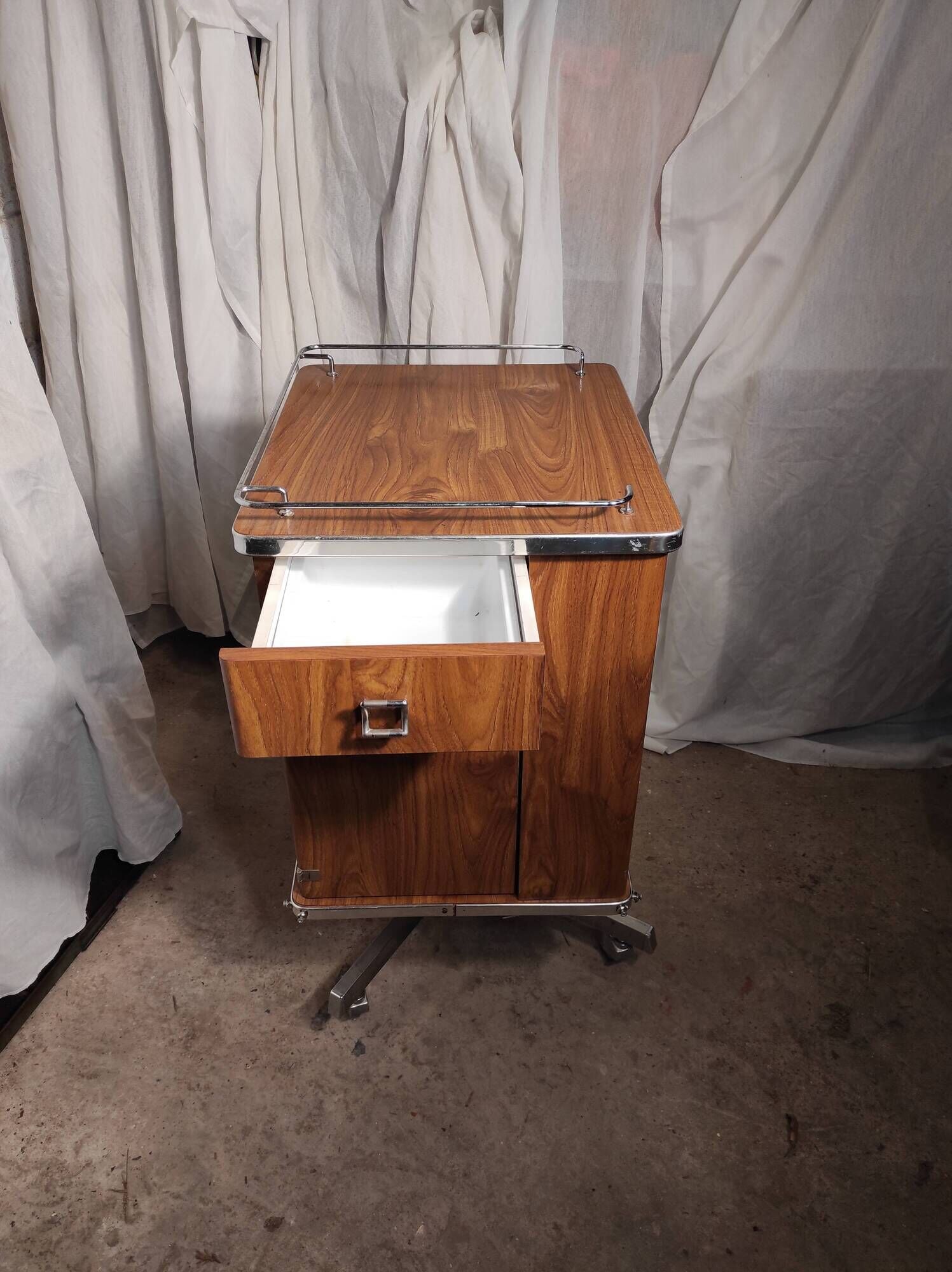 Meuble de métier chevet d'hôpital, d'infirmière en formica