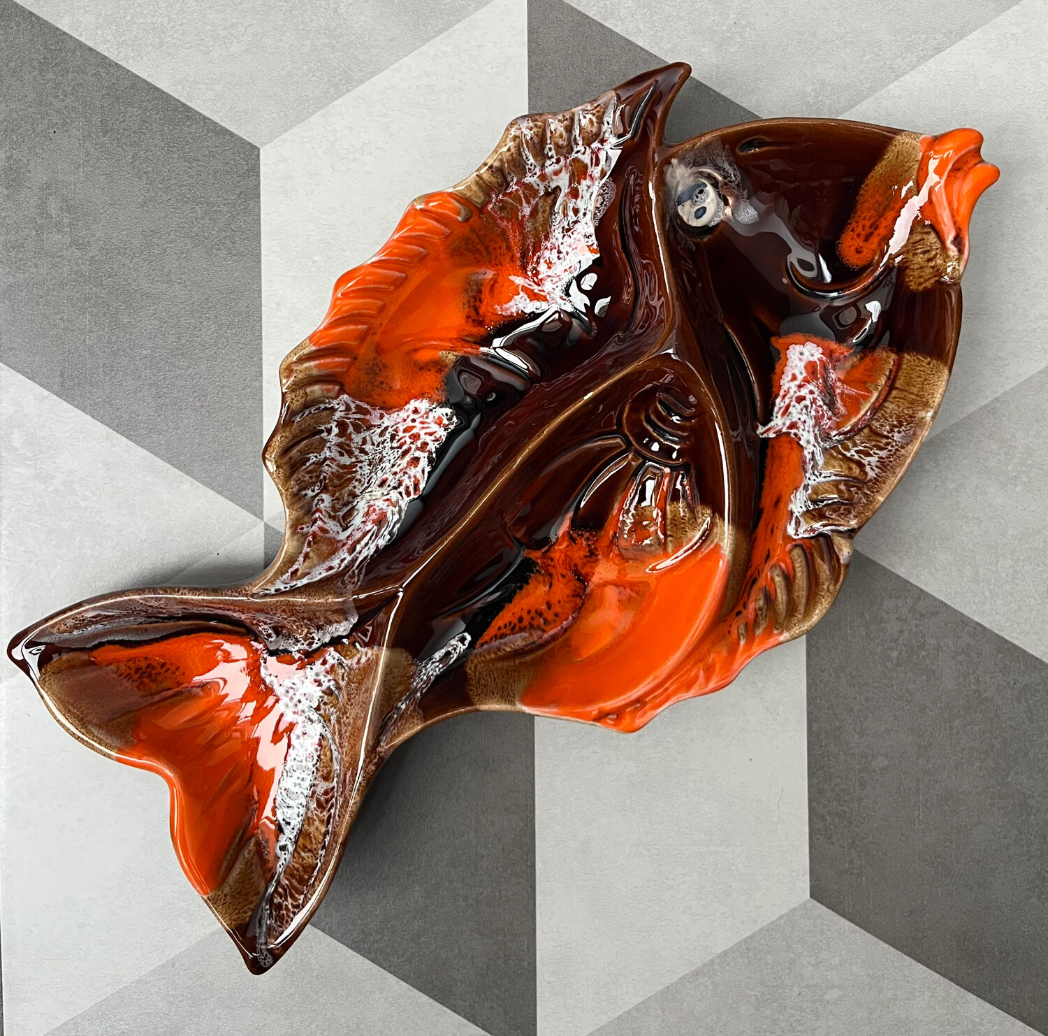 Divided plate "fish" signed Vallauris