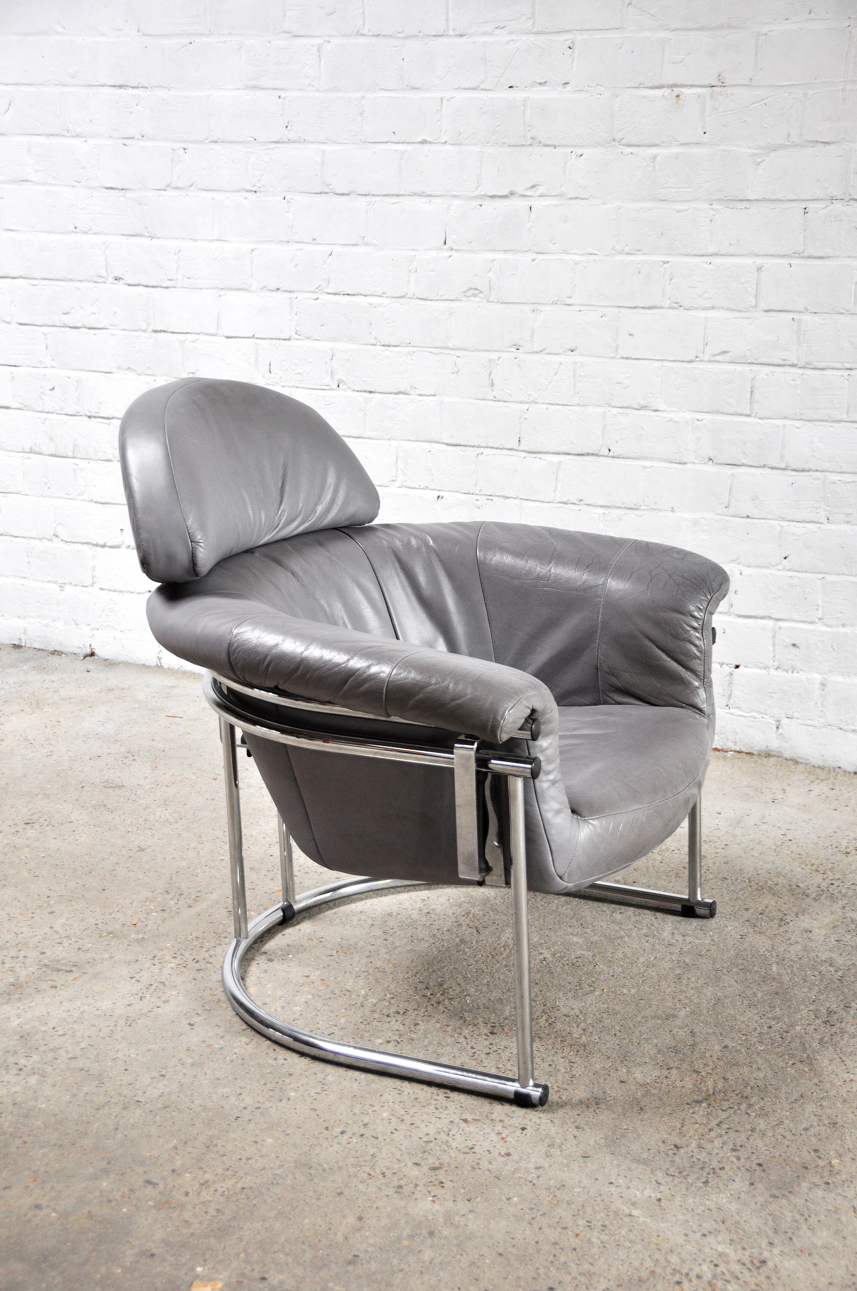 Fauteuil en cuir avec cadre tubulaire chromé, années 1980
