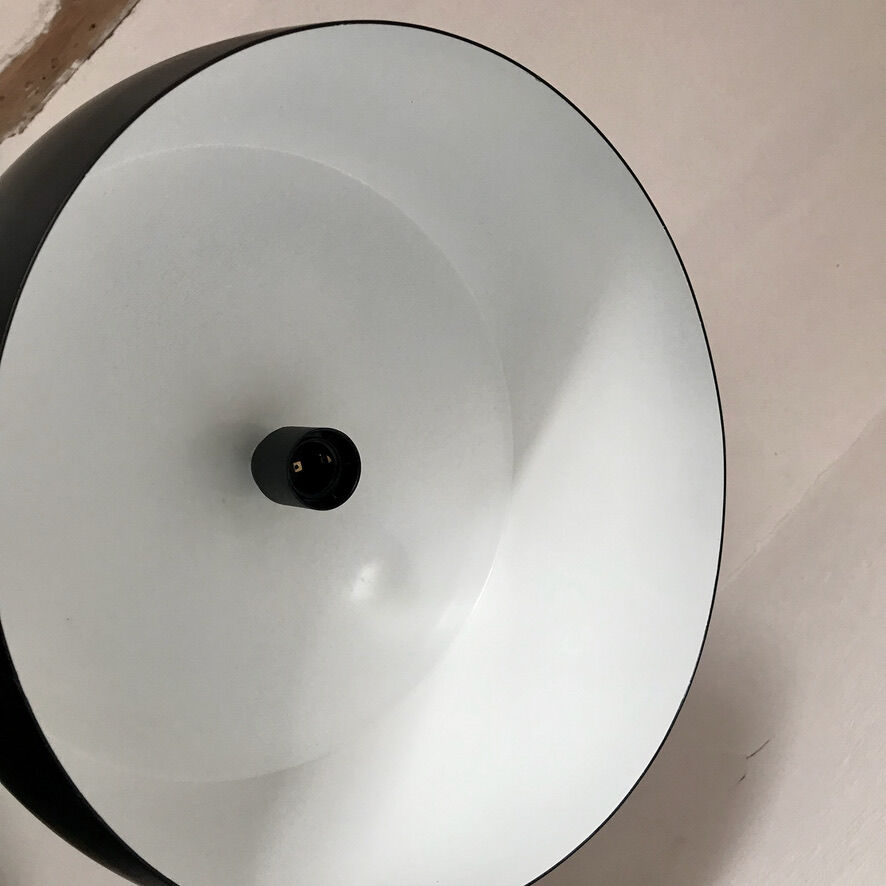 Black metal suspension