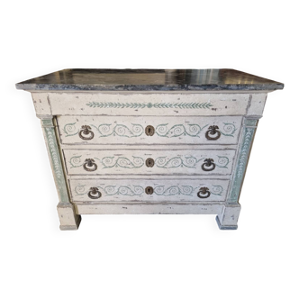 Old chest of drawers