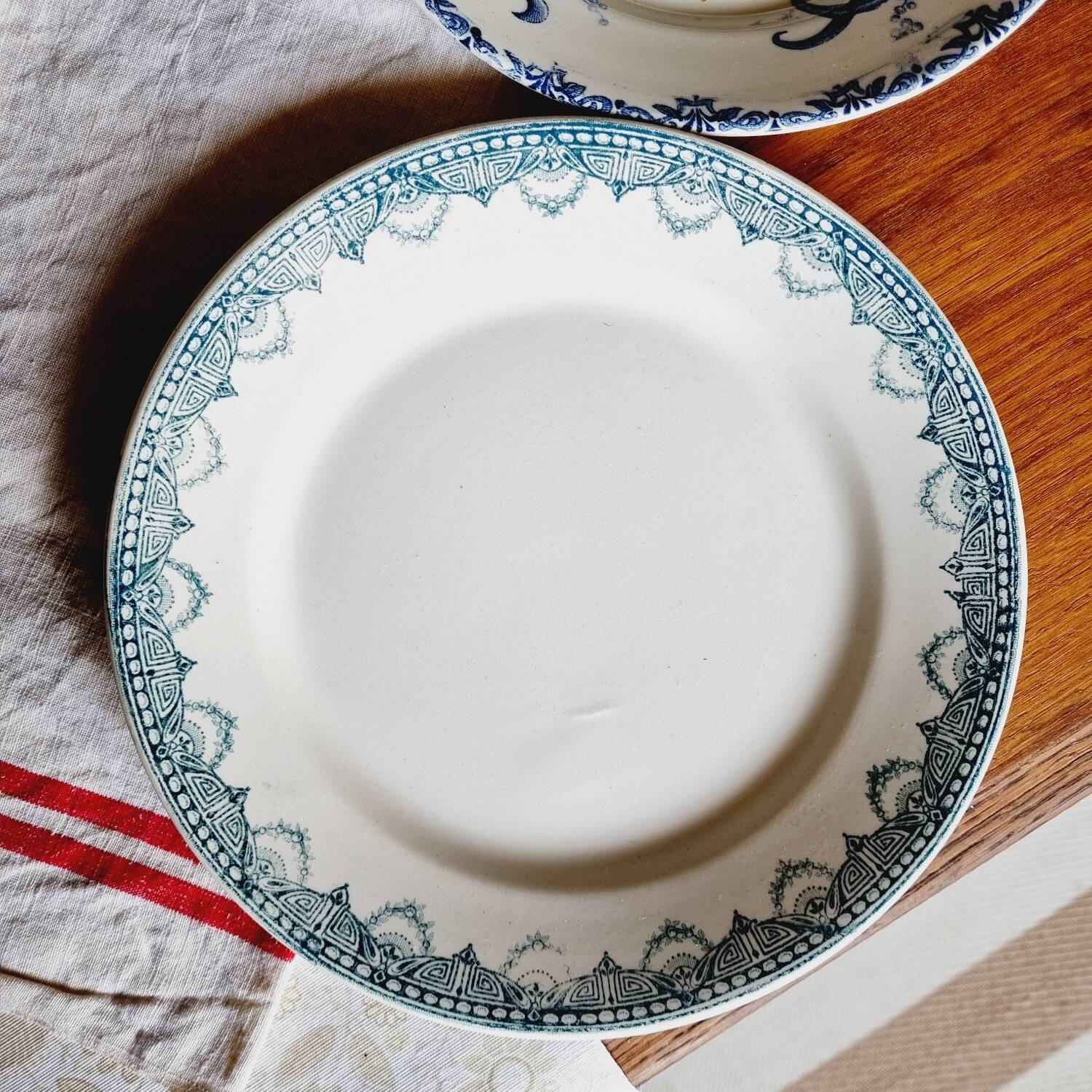 Lot de 6 assiettes plates terre de fer dépareillées