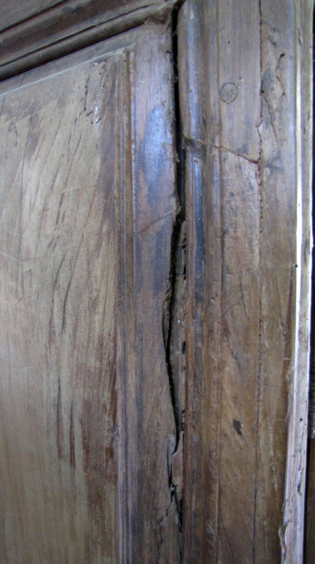 Antique baroque cabinet in solid oak