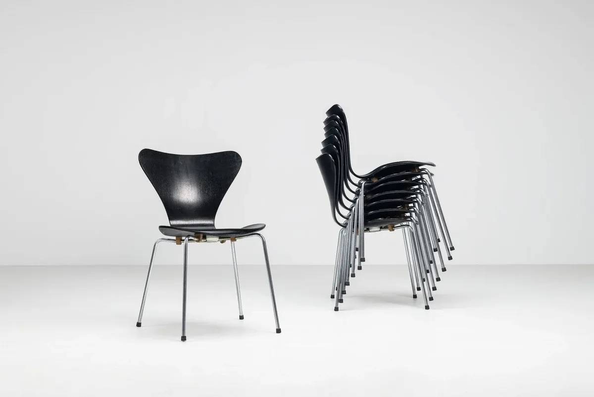Arne Jacobsen set of eight 3107 Butterfly dining chairs Fritz Hansen Denmark 1967