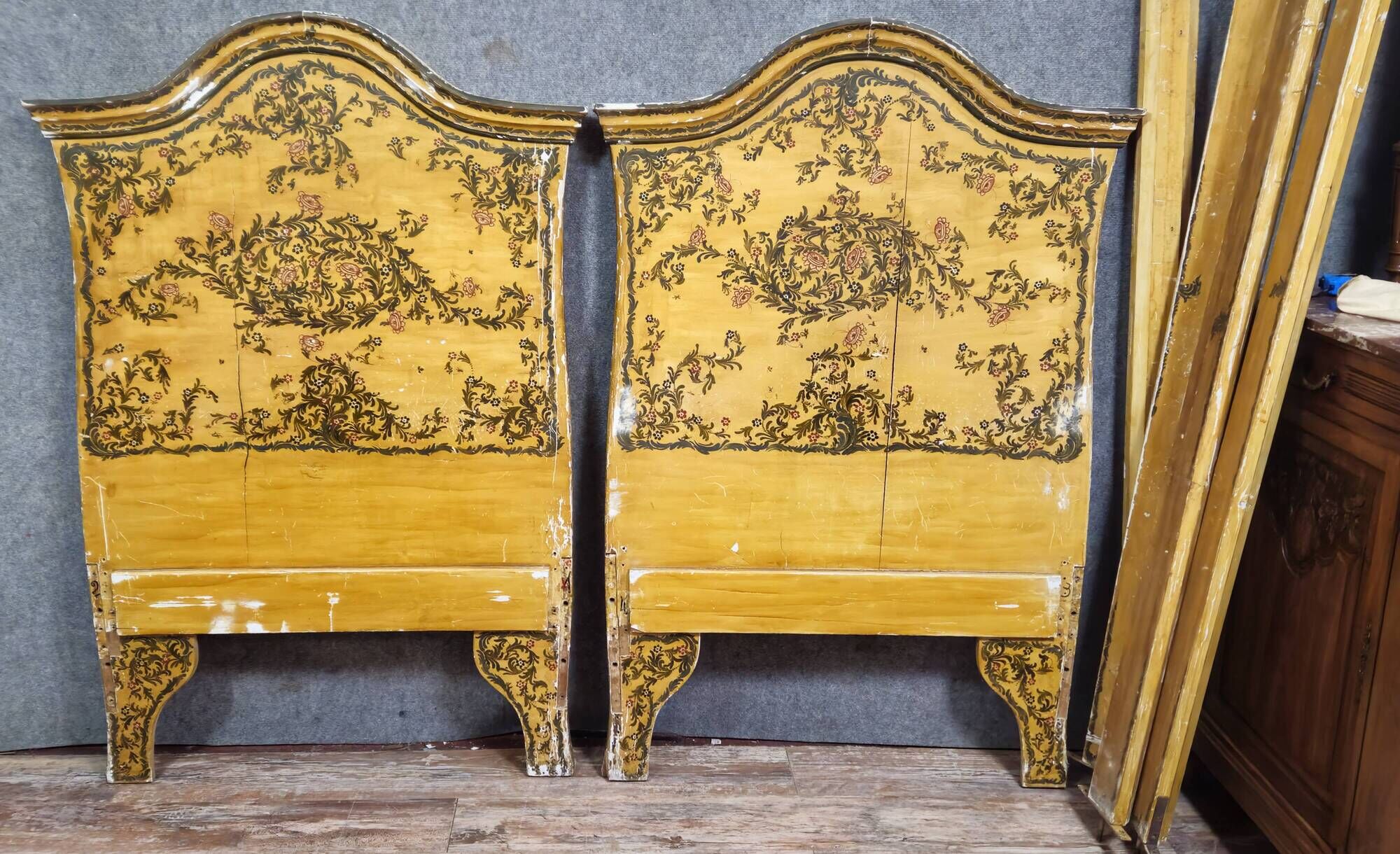Pair of antique painted beds with floral decoration - 19th century - Venetian style