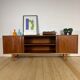 Buffet vintage en teck avec portes coulissantes – Design moderne du milieu du siècle, années 1960
