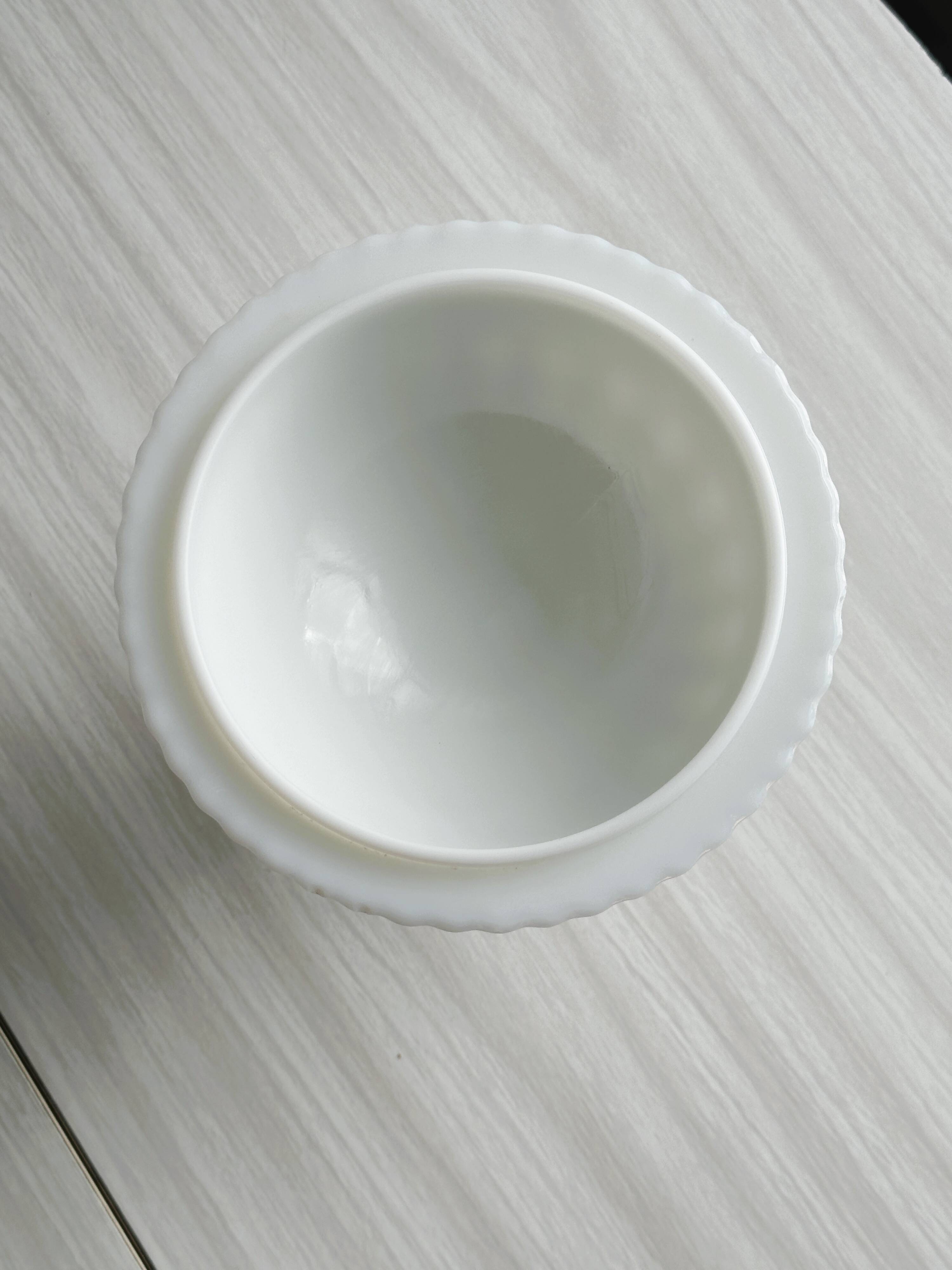 Footed cup, candy box with white opaline lid