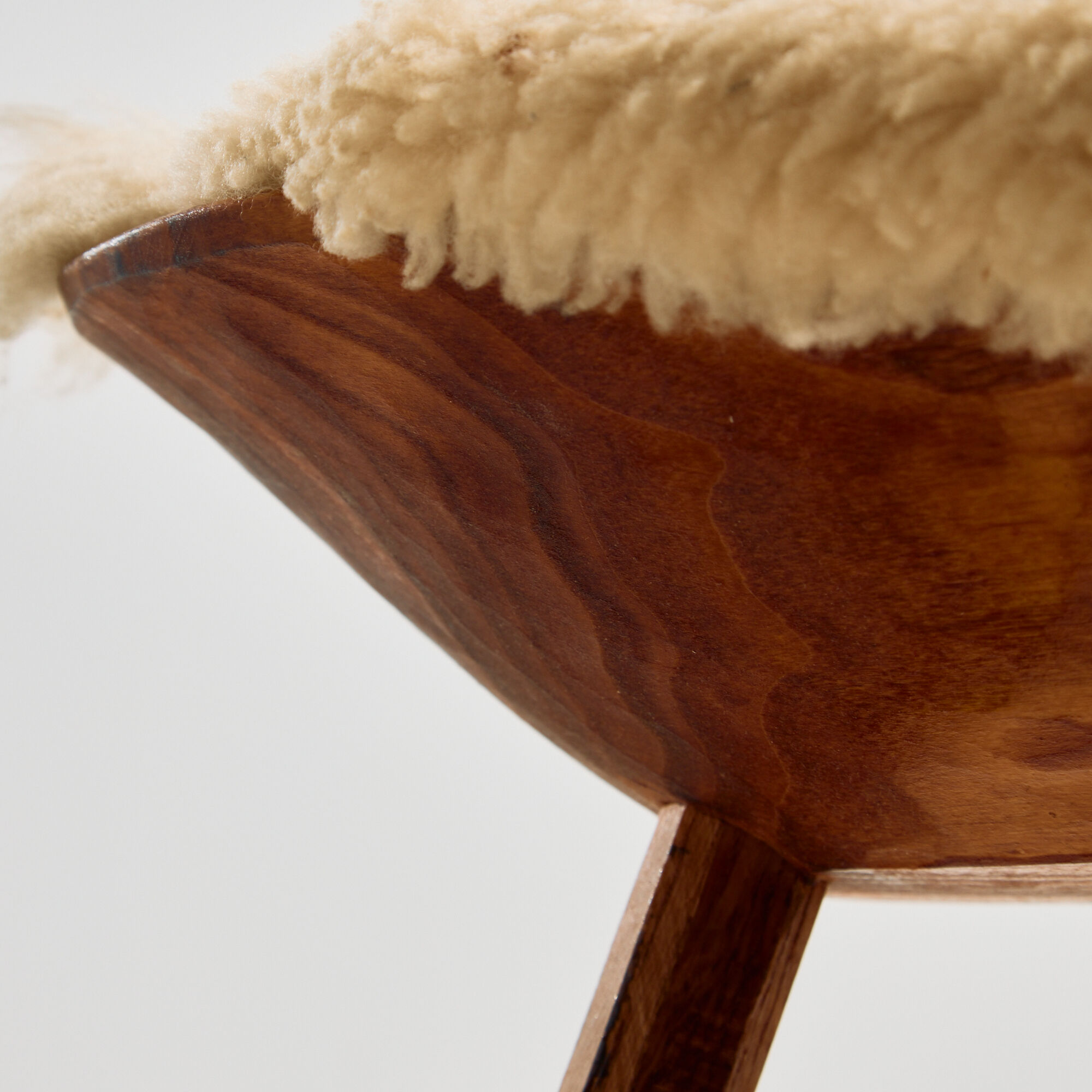 Tabouret de traite artisanal