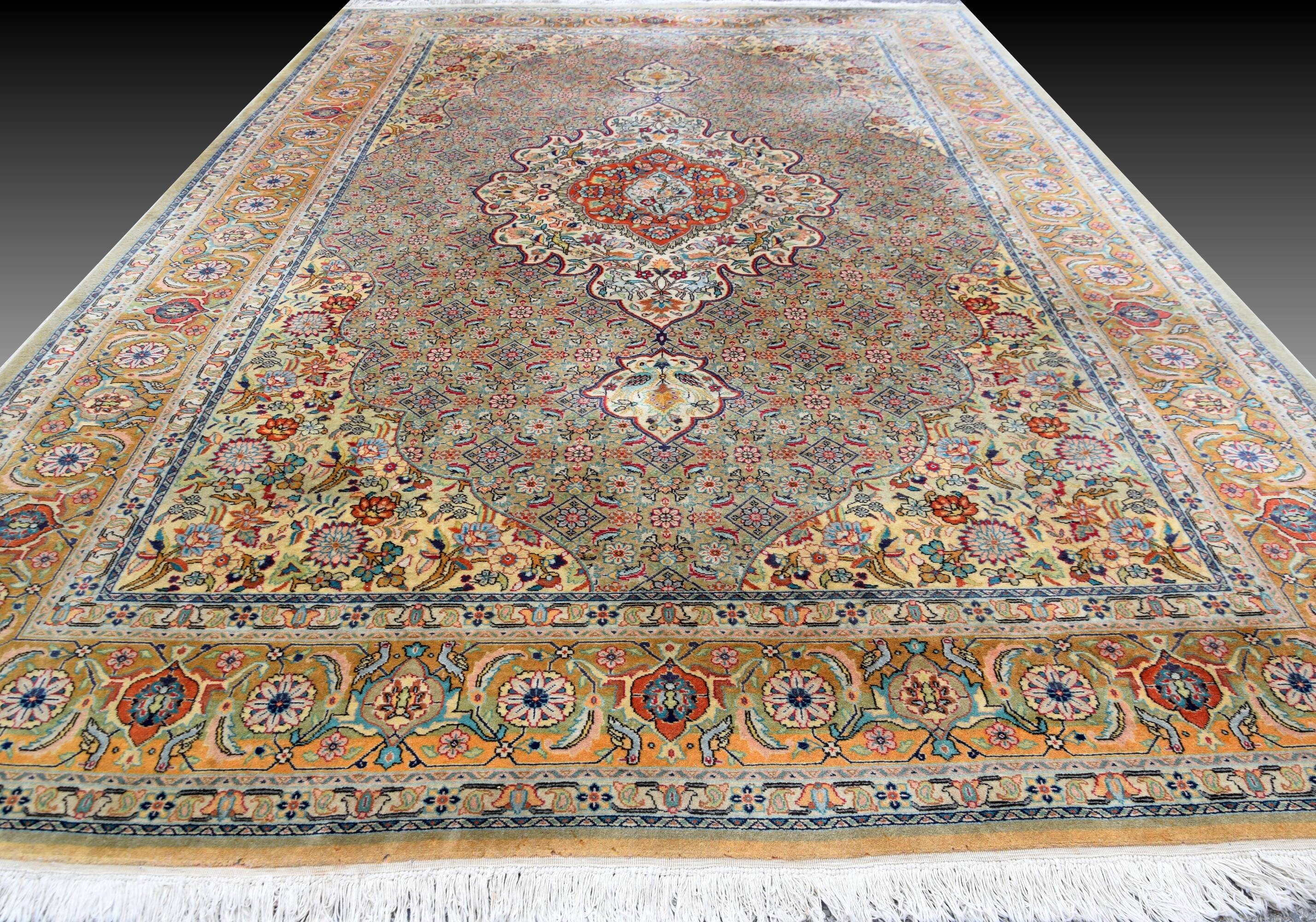 Oriental carpet tabriz iran: 2.08 x 3.08 metres in wool