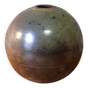 Vase boule en grès signé