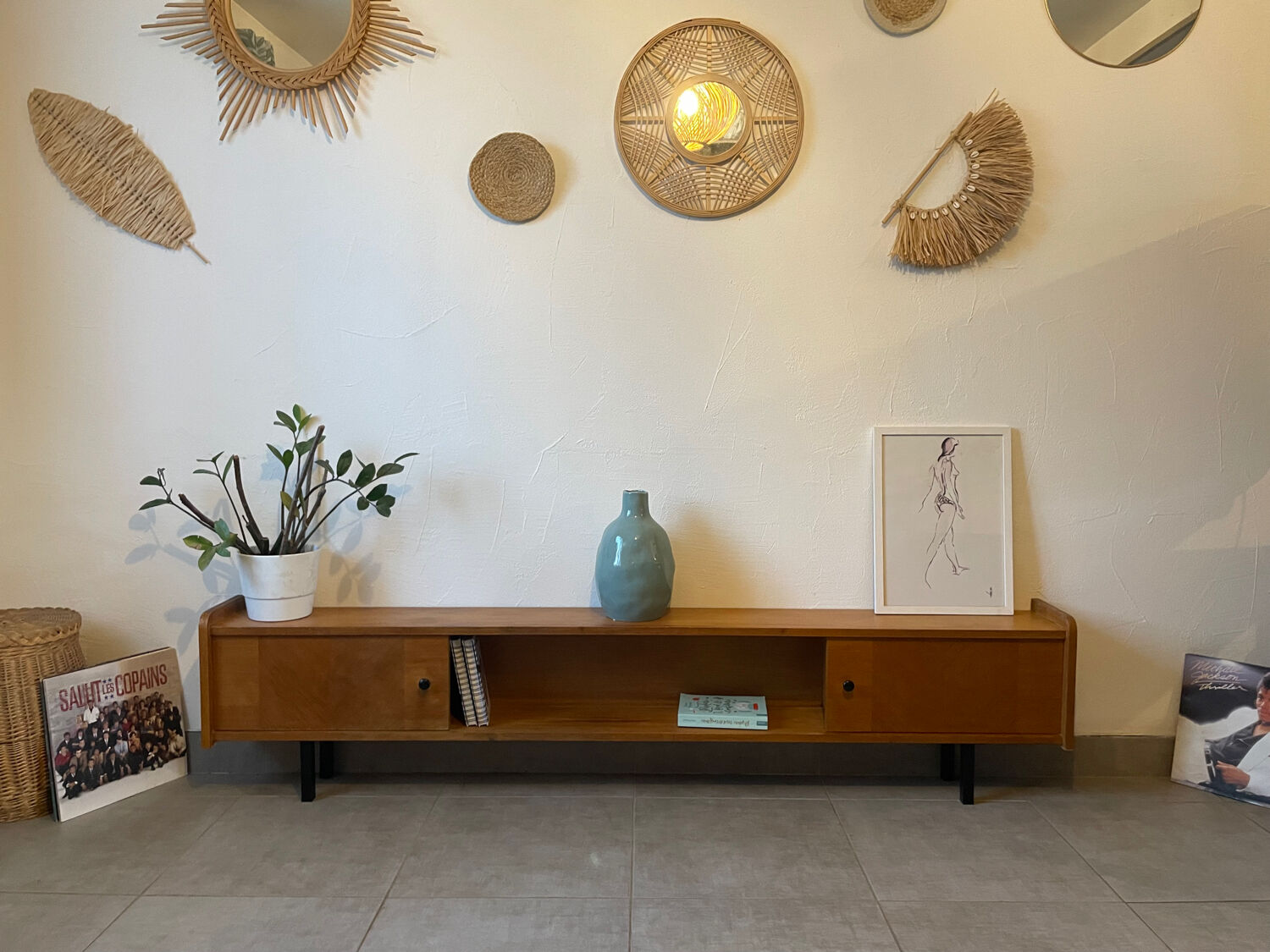 Very beautiful vintage low sideboard (shallow)