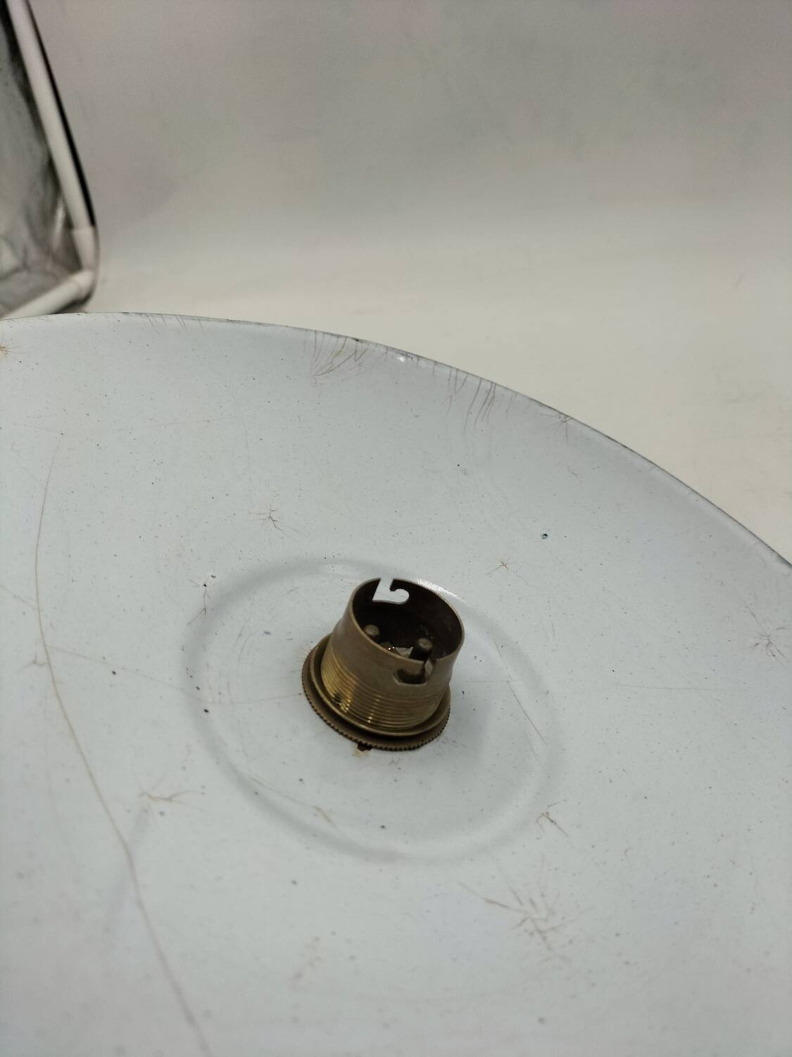 2 suspensions en tôles émaillées