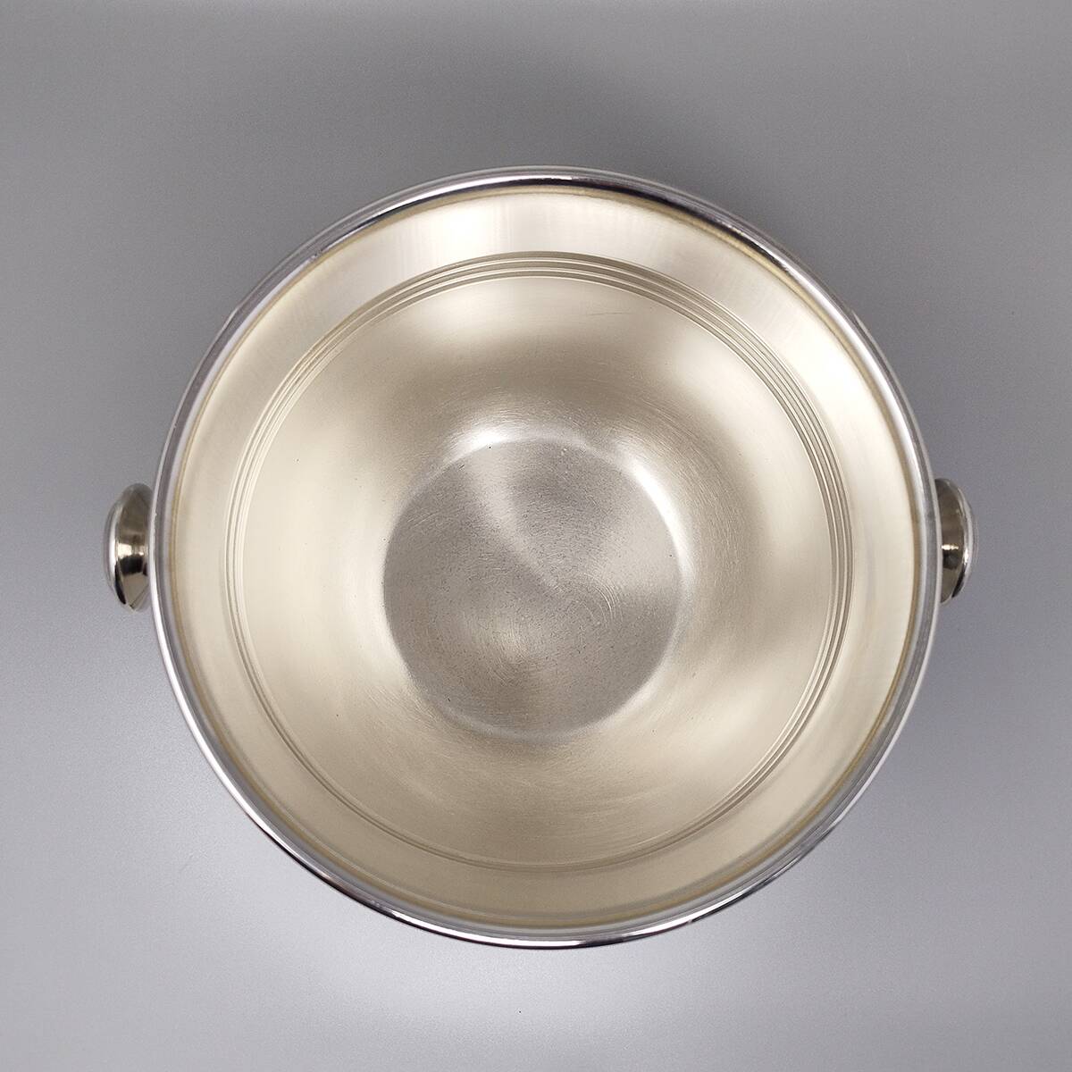 1960s Astonishing Silver Plated Ice Bucket by Sheratonn. Made in Italy.