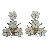 Pair of Italian floral wall lights in opaline glass, Murano style.