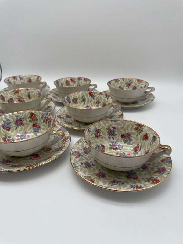 Service 8 tasses à café en porcelaine de Limoges France motif floral et doré