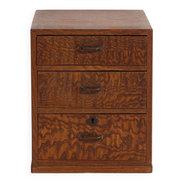 Petite commode ancienne japonaise – période Showa (c.1926-1945)