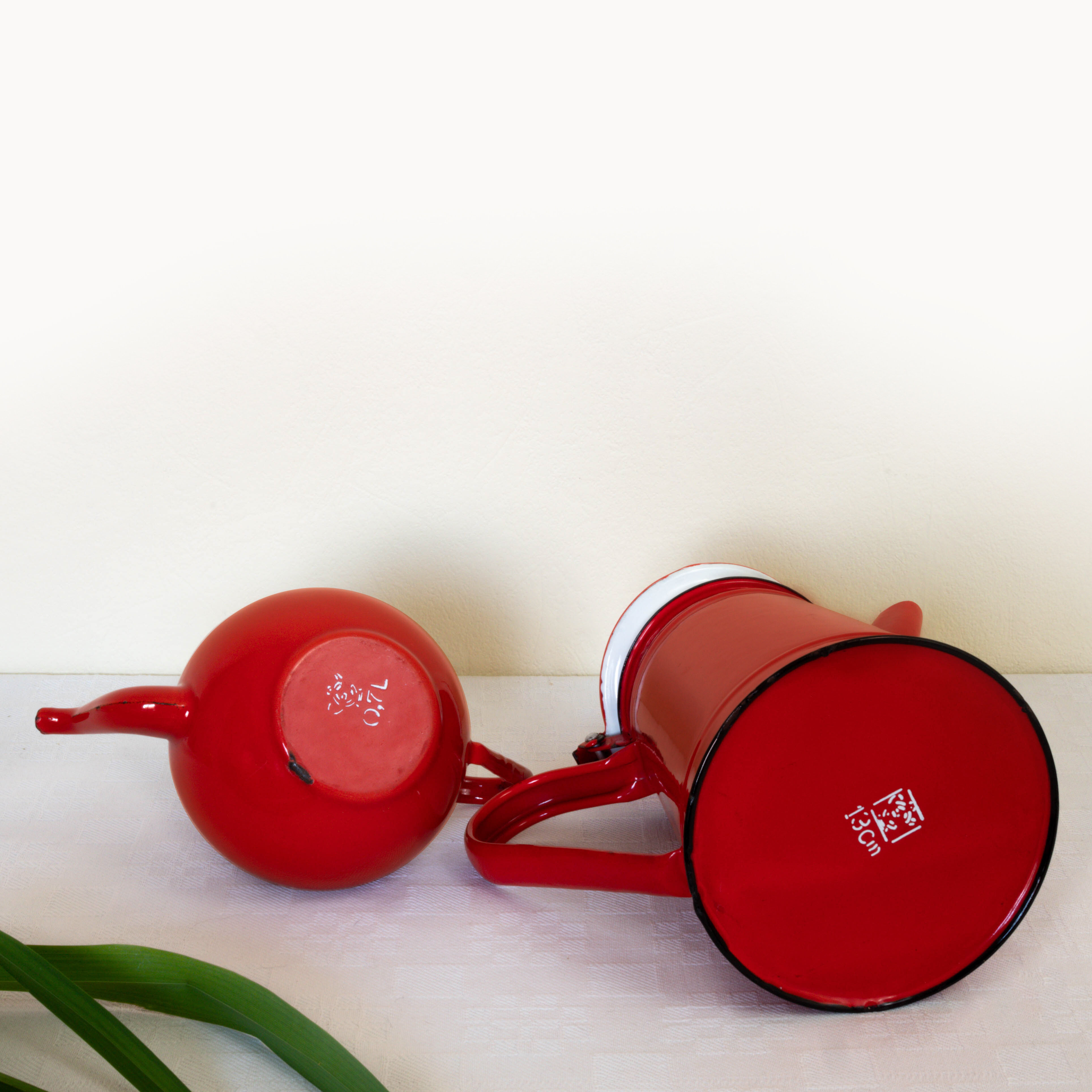 Lot of a coffee maker and a Red Japy teapot