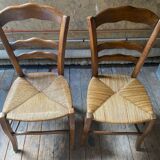 2 chaises en bois avec canage