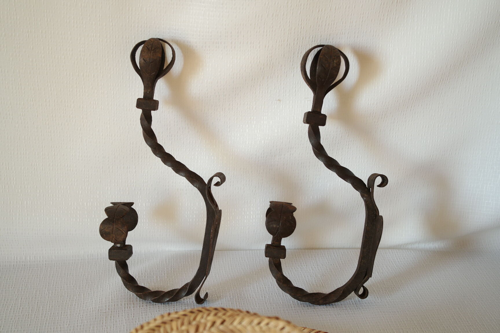 Paire de patères en fer forgé ancienne