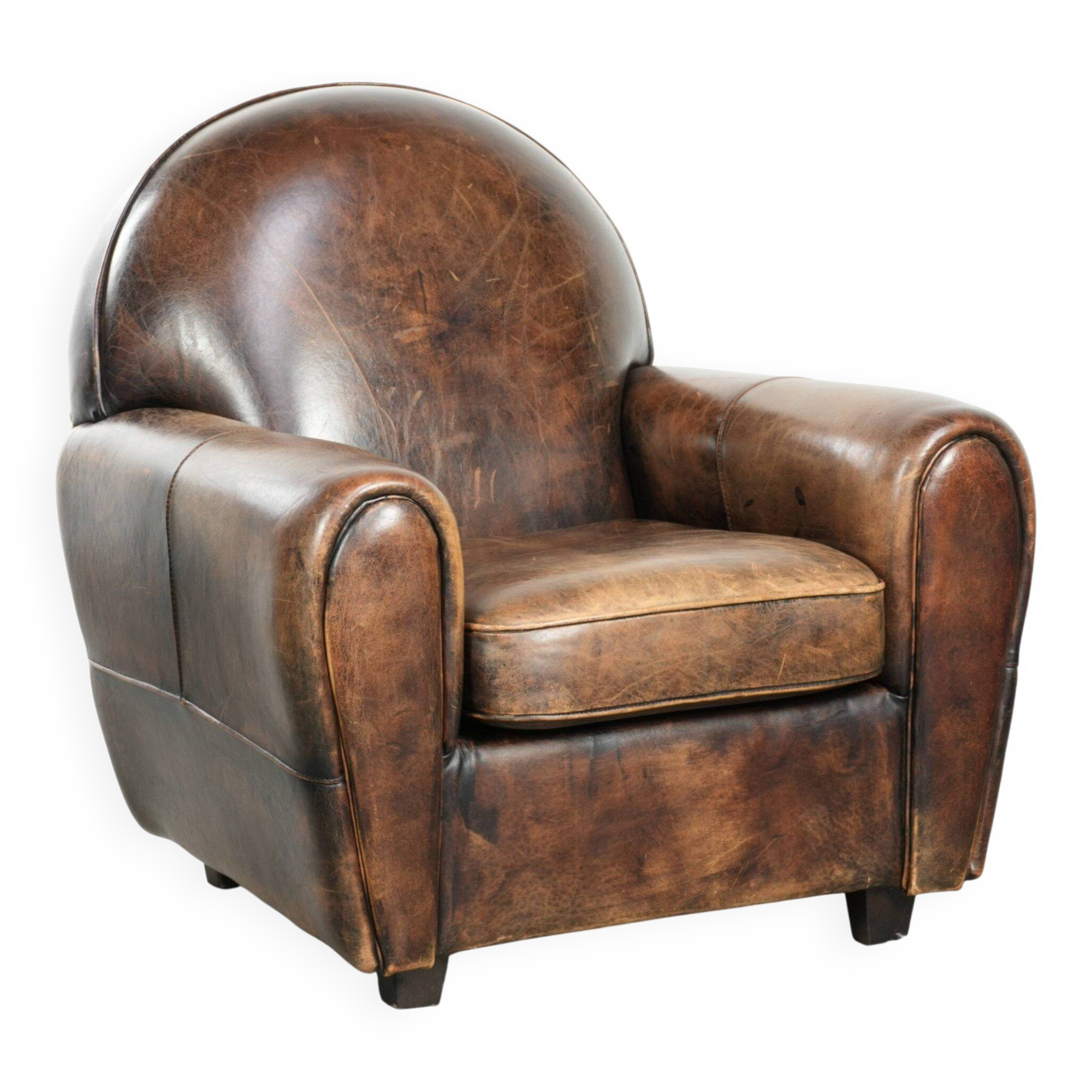 Armchair made of comfortable sheepskin leather in Art Deco design
