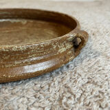 Round stoneware plate with handles
