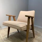 Paire de fauteuils 366, conçus par J. Chierowski