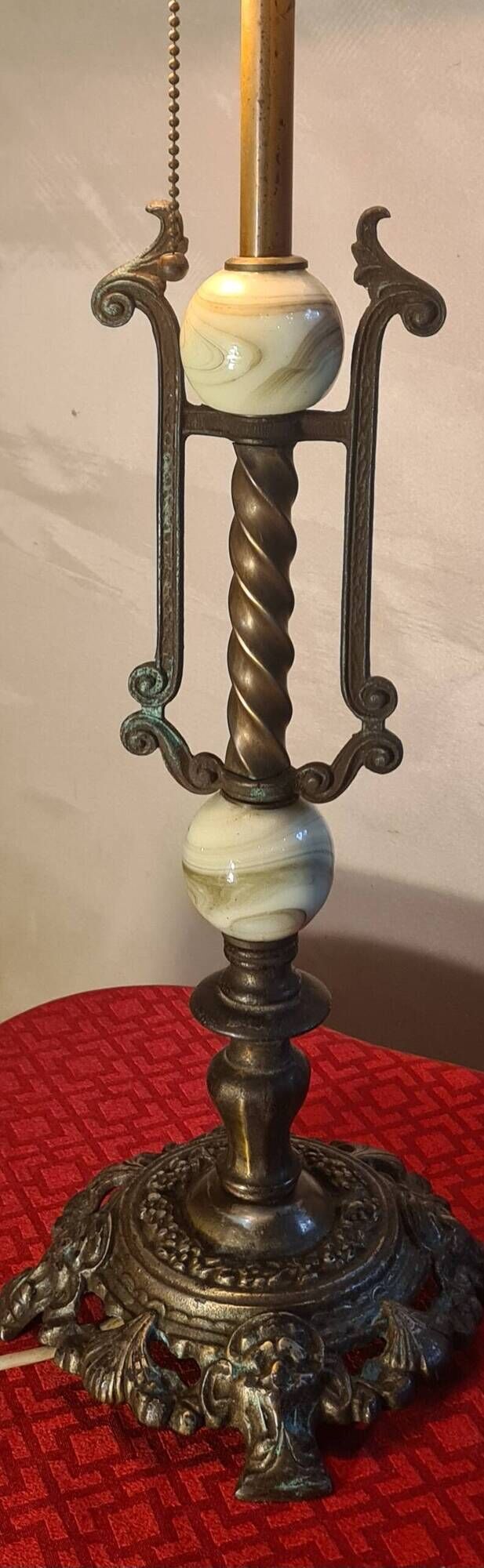 large bronze lamp from 1940 to 1950, glass globes 60x24, electrical in working order with pull switch