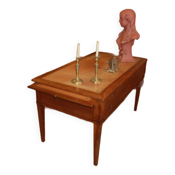 Bureau de style L.XVI en noyer