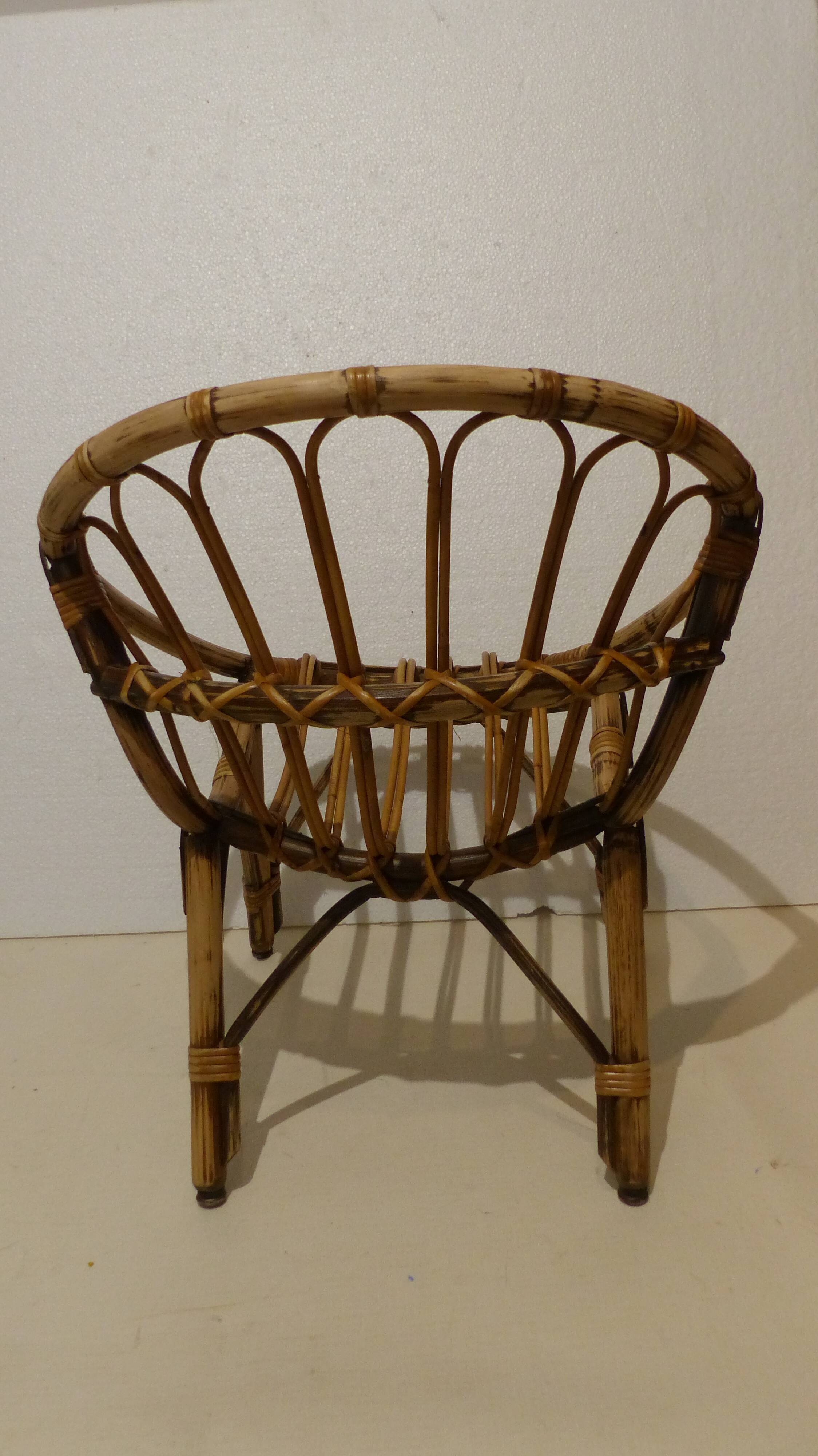 Armchair basket